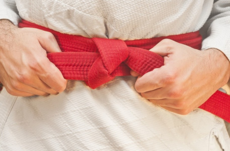 La ceinture rouge : un symbole d'excellence en judo