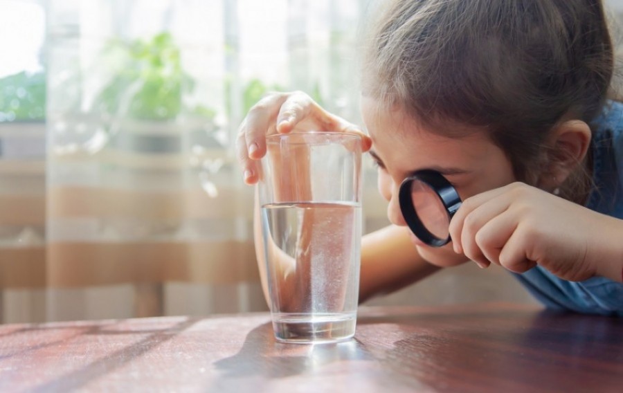 Qu'est-ce qu'une eau faiblement minéralisée ?