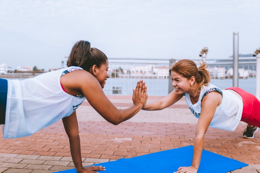 Choisir un débardeur de sport femmes pour le fitness